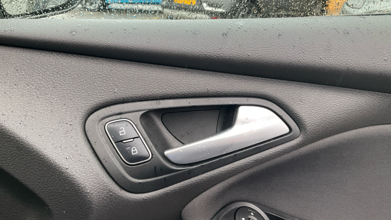 Ford Focus 1.0 EcoBoost 125 Titanium 5dr Petrol Hatchback